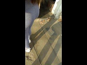 Checking out her ass and cameltoe in grey leggings Picture 1