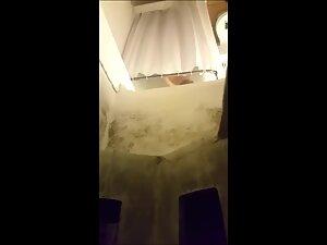 Voyeur peeps on curvy roommates in bathroom Picture 1