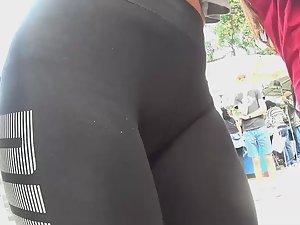 Awesome cameltoe and round butt Picture 3