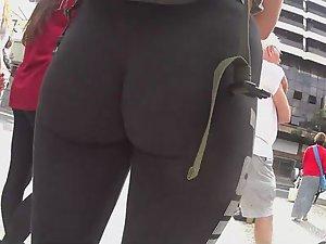 Awesome cameltoe and round butt Picture 5