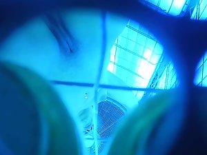 Pussy seen in standing solarium machine Picture 4