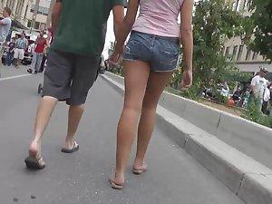 Ordinary guy with a very hot girlfriend Picture 2