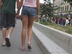 Ordinary guy with a very hot girlfriend Picture 3