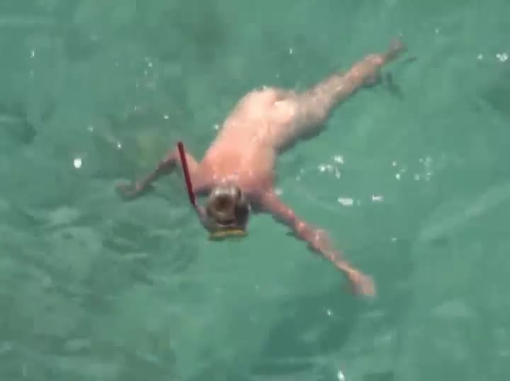 Naked diving girl spied by a voyeur - Voyeur Videos