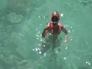 Naked diving girl spied by a voyeur Picture 3