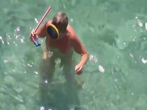 Naked diving girl spied by a voyeur Picture 4