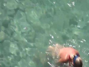 Naked diving girl spied by a voyeur Picture 5