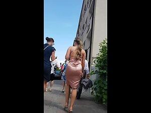 Curvy woman squeezed in tight pink dress Picture 3