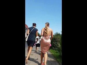 Curvy woman squeezed in tight pink dress Picture 5