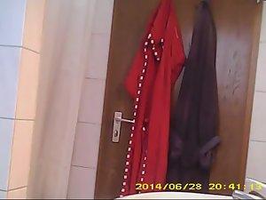 Emo sister spied naked in the bathroom Picture 1