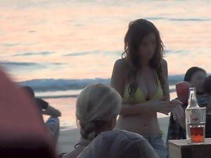 Hot busty girl spotted by a beach voyeur Picture 5