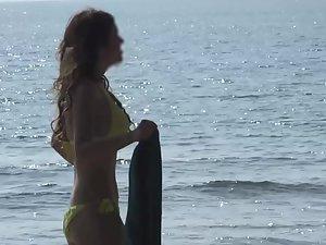 Hot busty girl spotted by a beach voyeur Picture 6