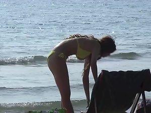 Hot busty girl spotted by a beach voyeur Picture 8