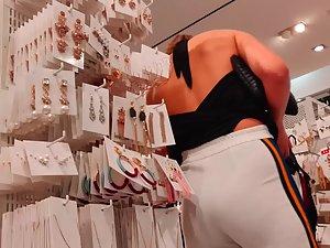 Casual white pants reveal a sexy black thong Picture 8
