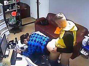 Hidden cam caught boss emptying his balls in his secretary Picture 1
