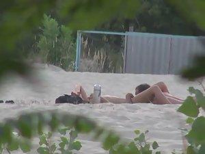 Beach pussy licking spied by a voyeur Picture 2