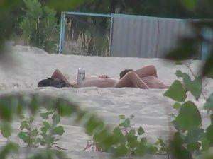 Beach pussy licking spied by a voyeur Picture 3