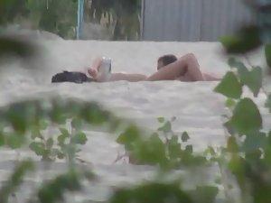 Beach pussy licking spied by a voyeur Picture 4