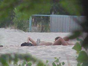 Beach pussy licking spied by a voyeur Picture 6