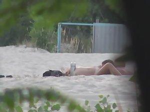 Beach pussy licking spied by a voyeur Picture 7