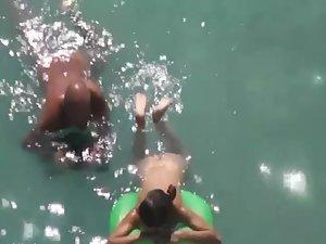 Floating and licking girlfriend's pussy Picture 6