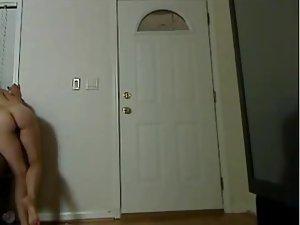 Naughty girl waiting for a pizza naked Picture 2