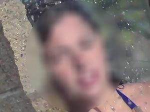Teen girl spied under a beach shower Picture 2