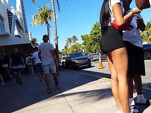Creepshot video of two gorgeous girls in shorts Picture 3