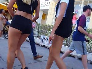 Creepshot video of two gorgeous girls in shorts Picture 6