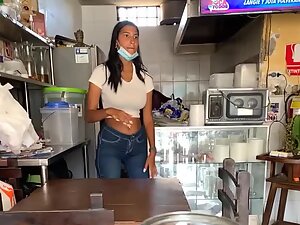 Voyeur saw hottest waitress in a crappy coffee bar