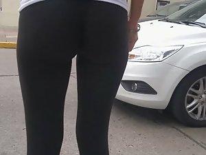 Tight leggings are deep in her ass Picture 7