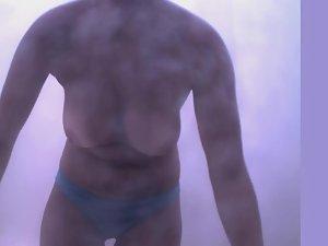 Mature lady with sexy tan lines Picture 8