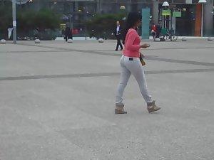 Asian tourist got a nice butt crack Picture 6