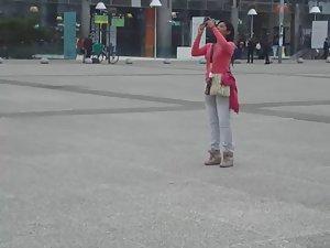 Asian tourist got a nice butt crack Picture 7