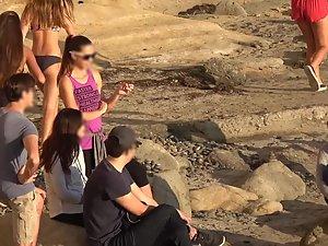Teen girls making selfies on beach Picture 1