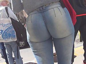 Big ass squeezed in too tight jeans Picture 3