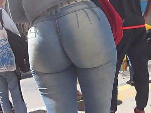 Big ass squeezed in too tight jeans Picture 4