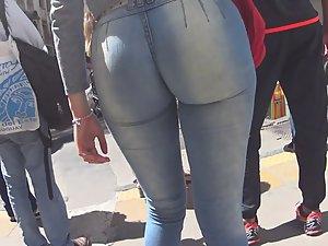 Big ass squeezed in too tight jeans Picture 5