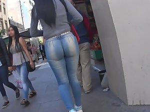 Big ass squeezed in too tight jeans Picture 8