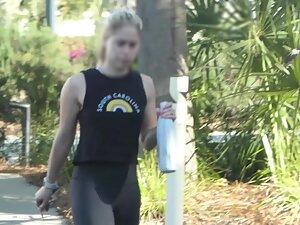 Two cameltoes in group of three gym girls Picture 3