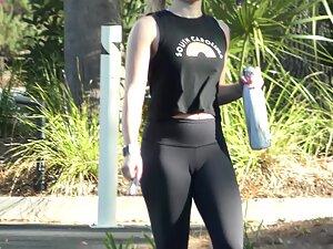 Two cameltoes in group of three gym girls Picture 6