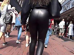 Truly captivating sexy girl on street Picture 3