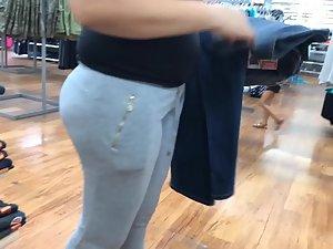 Chubby woman's ass is defying gravity Picture 4