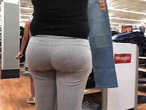 Chubby woman's ass is defying gravity Picture 6
