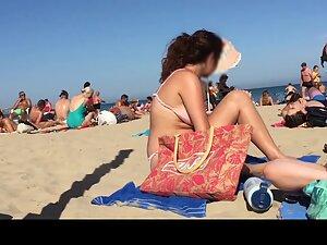 Bikini top barely holds her big boobs in check Picture 5