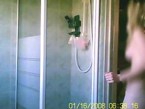 Voyeur spied on his showering girl Picture 3