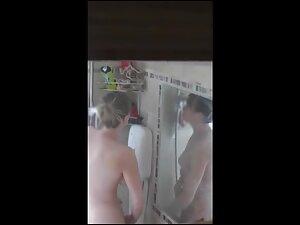 Peeping on stepsister washing pussy and yawning Picture 3