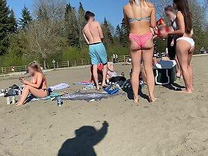 Group of thick teenage friends in thong bikinis Picture 1