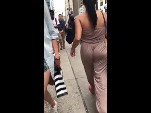 Noteworthy big ass crack visible in loose outfit Picture 3