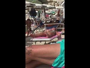 Horny girl rubs pussy in middle of the beach Picture 1